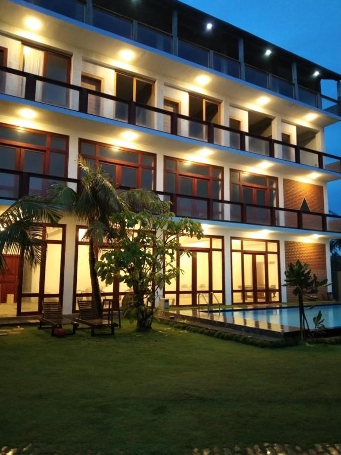Hi Win Hotel Чілав Екстер'єр фото